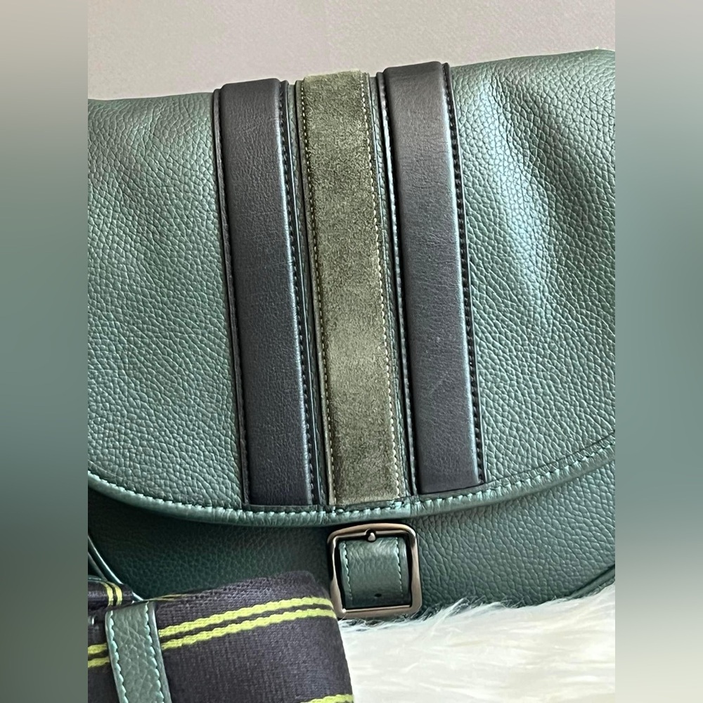 💰SOLD - C5382 - Coach Hitch Crossbody with Varsity Stripe - Picture 4 of 12